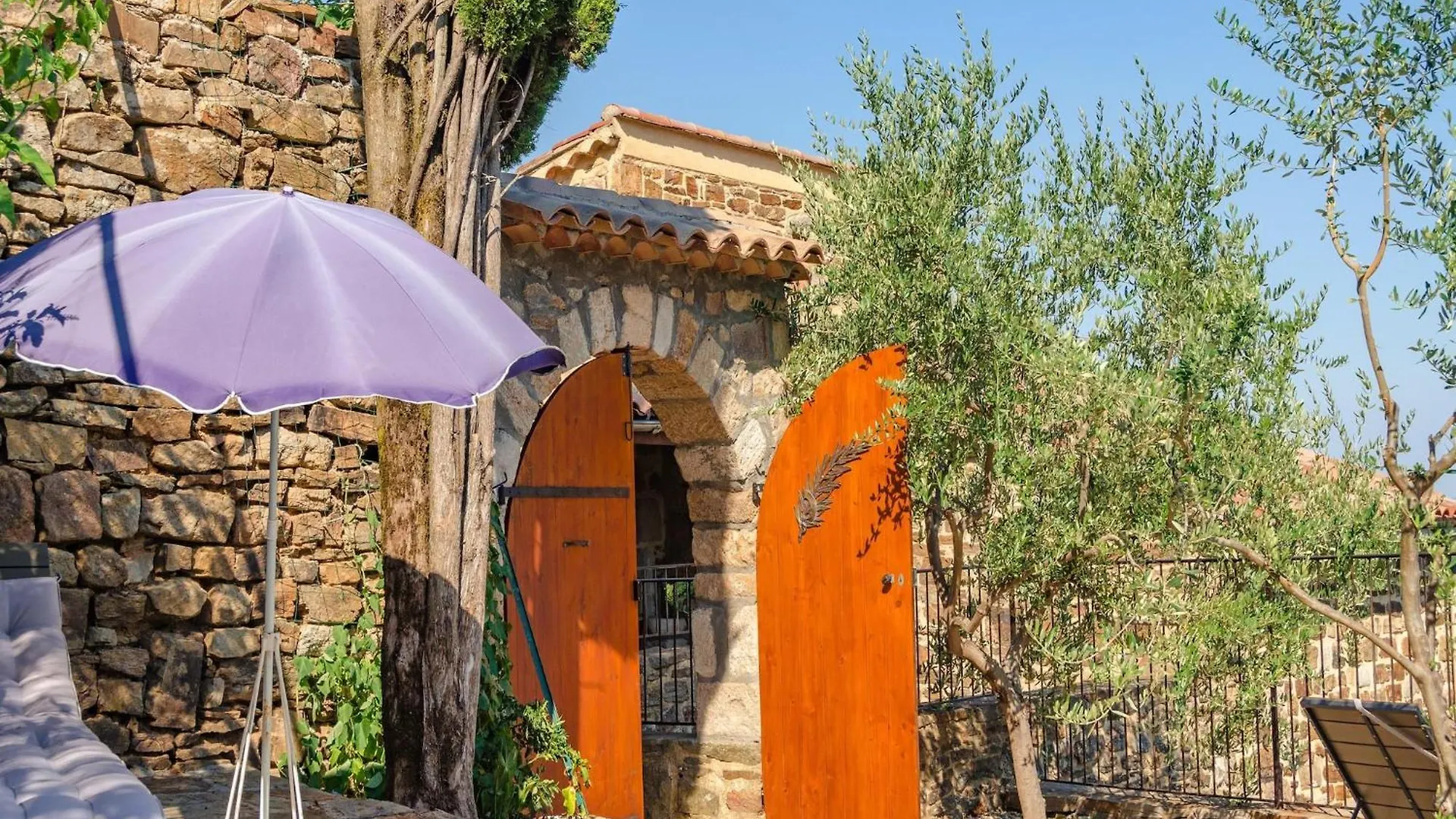 Detached Holiday Home In Chassiers With Pool France
